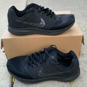 Nike Downshifter 7 Womens Athletic Shoes Size 7 Black Used